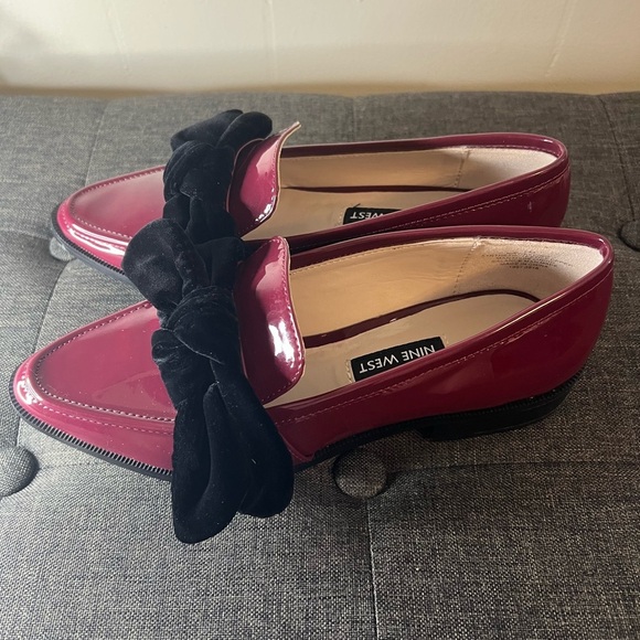 Nine West Women's Glossy Burgundy Flats with Velvet Black Bow - Picture 2 of 7